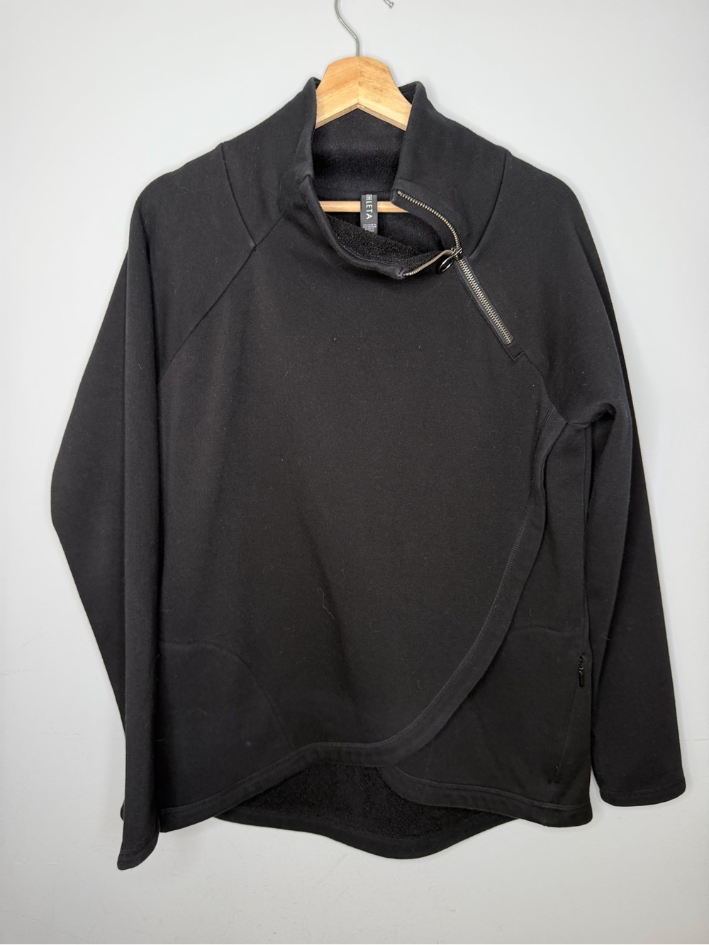 Athleta Cozy Karma Asym Pullover Black Athletic Sweatshirt (Medium)